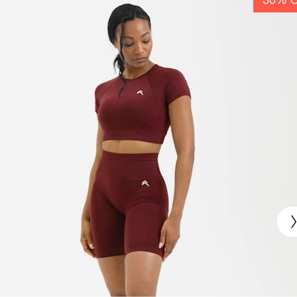 Oner Active EFFORTLESS SEAMLESS SHORT SLEEVE CROP TOP Rosewood - Medium - Picture 4 of 6